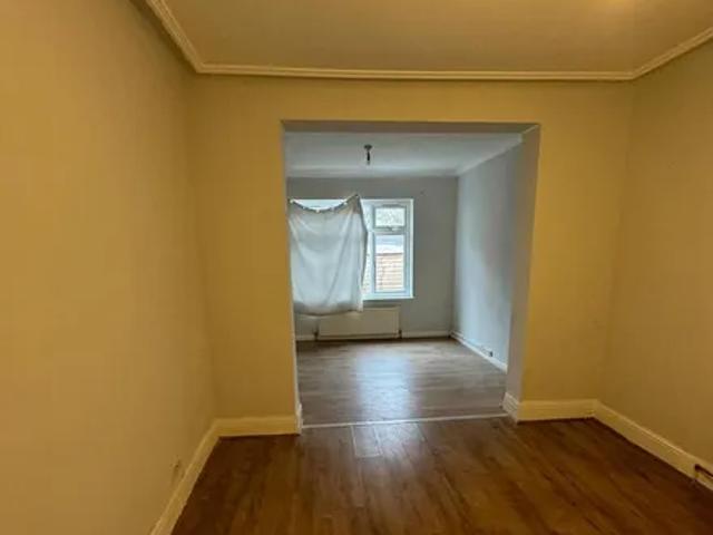 Clarence Avenue, London, IG1 3SB, United Kingdom | 4 bed townhouse for rent #117880605 | Rentberry