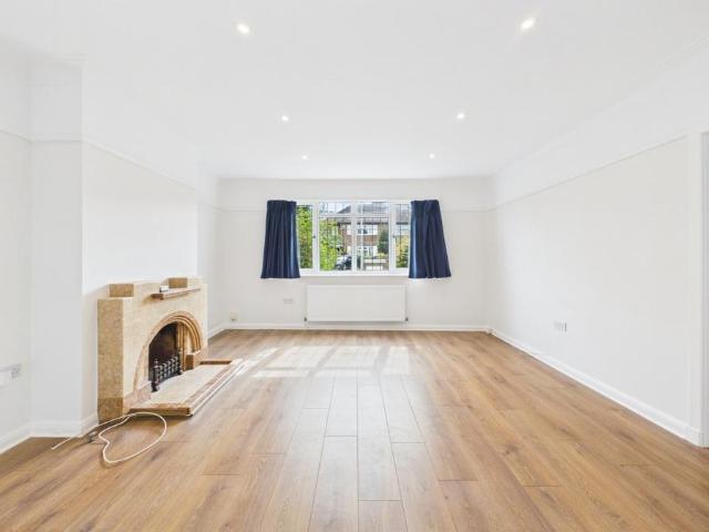 Clarence Avenue, New Malden, KT3 3 bed semi detached house to rent £3,000 pcm £692 pw