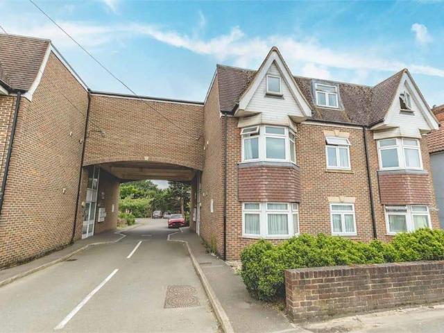 Clarence Court, Langley SL3 1 bed apartment to rent £1,250 pcm £288 pw