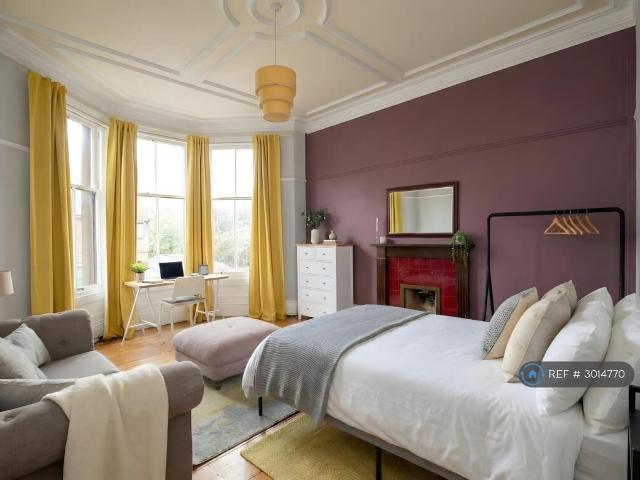 Clarence Drive, Glasgow, G12 3 bed flat to rent £1,900 pcm £438 pw