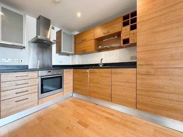 Clarence House, The Boulevard, Leeds 1 bed flat to rent £900 pcm £208 pw