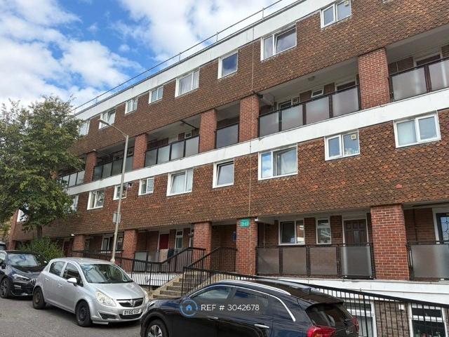 Clarence Lane, London SW15, 3 bed maisonette to rent, £2,200 pcm | PrimeLocation