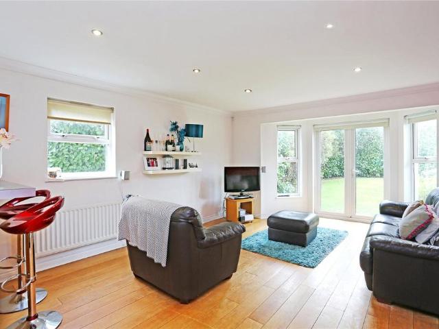 Clarence Mews, Clapham South, London. 2 bed flat to rent £2,850 pcm £658 pw