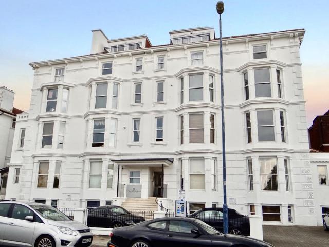Clarence Parade, Southsea, PO5 2 bed ground floor flat to rent £1,550 pcm £358 pw