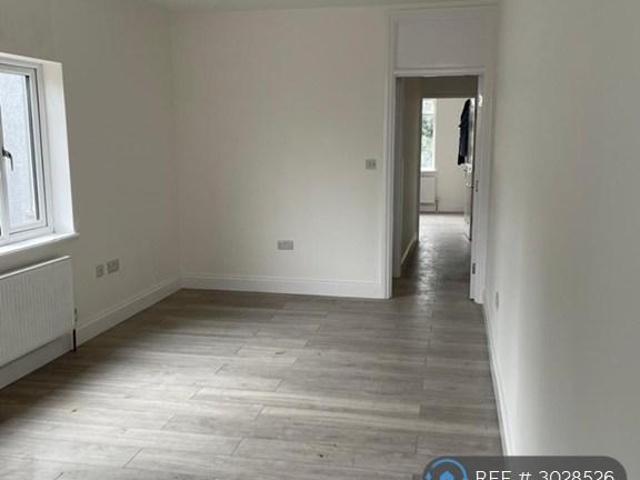 Clarence Road, Grays, RM17 2 bed flat to rent £1,300 pcm £300 pw