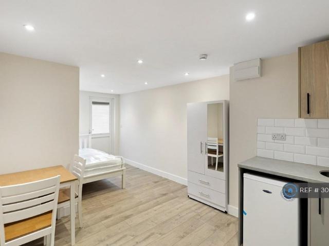 Clarence Road, Grays, RM17 Studio to rent £779 pcm £180 pw