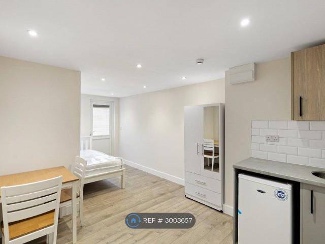 Clarence Road, Grays RM17, Studio to rent, £895 pcm | PrimeLocation