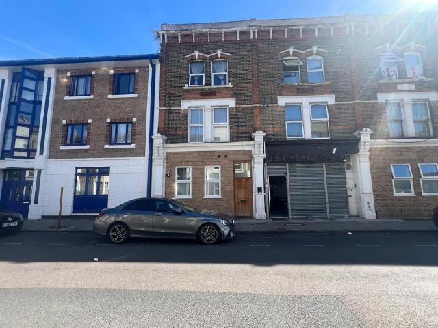 Clarence Road, Hackney, London 2 bed flat to rent £2,200 pcm £508 pw