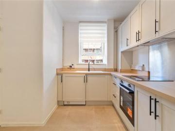 Clarence Road, London, E5 2 bed apartment to rent £2,700 pcm £623 pw