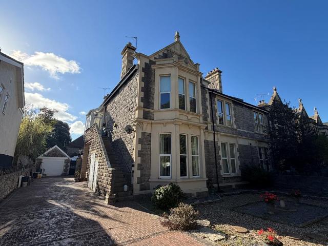 Clarence Road South. 1 bed flat to rent £950 pcm £219 pw