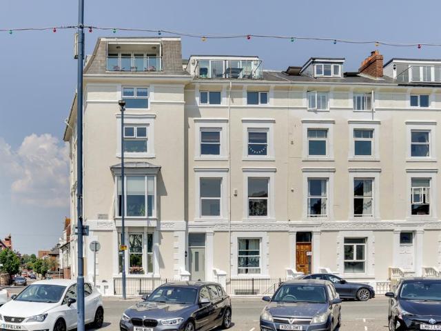 Clarence Road, Southsea OPTIONAL. 2 bed apartment to rent £1,650 pcm £381 pw