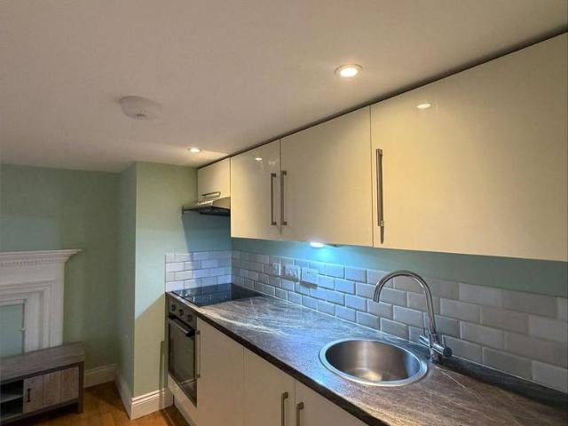 Clarence Road, Windsor, SL4 1 bed flat to rent £1,050 pcm £242 pw