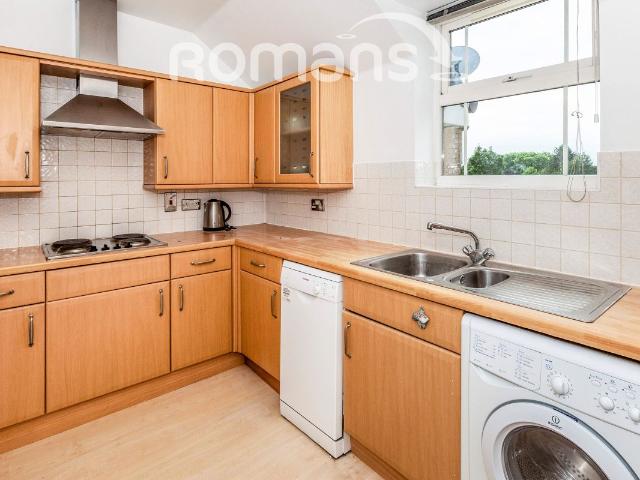 Clarence Road, Windsor SL4, 2 bed flat to rent, £1,500 pcm | PrimeLocation