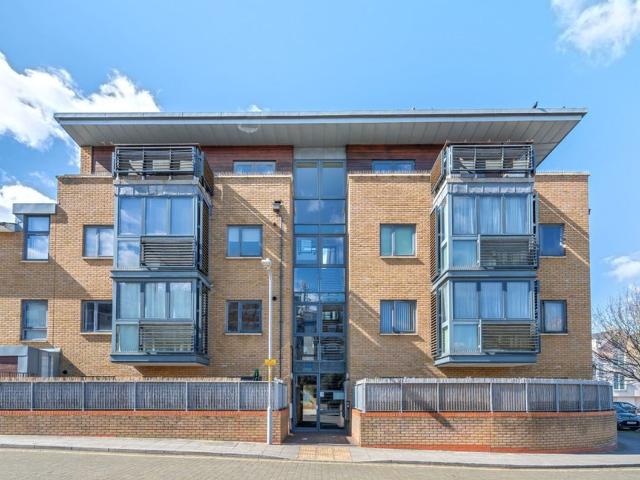 Clarence Row, Gravesend, Kent. DA12, 1 bed flat to rent, £1,150 pcm | PrimeLocation