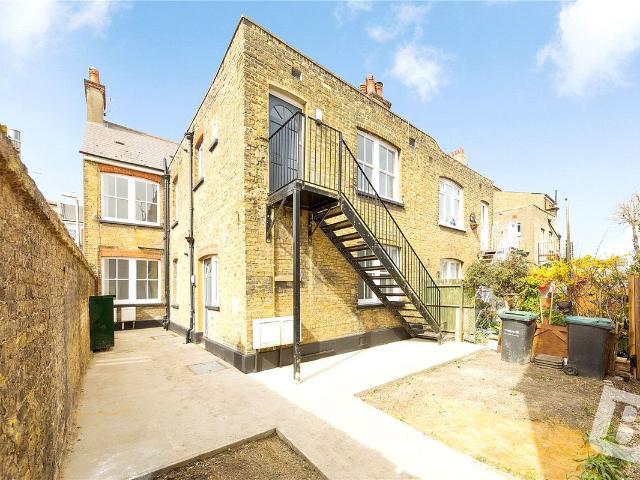 Clarence Row, Gravesend, Kent DA12, 1 bed flat to rent, £1,200 pcm | PrimeLocation