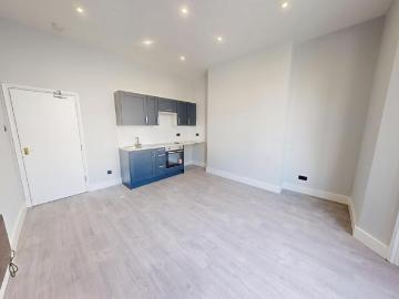Clarence Square, Brighton, BN1 2 bed flat to rent £1,650 pcm £381 pw