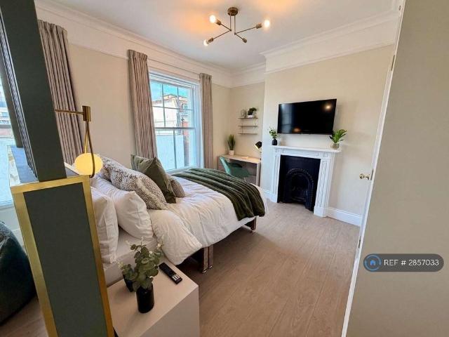 Clarence St, Gloucester, GL1 1 bed in a house share to rent £825 pcm £190 pw