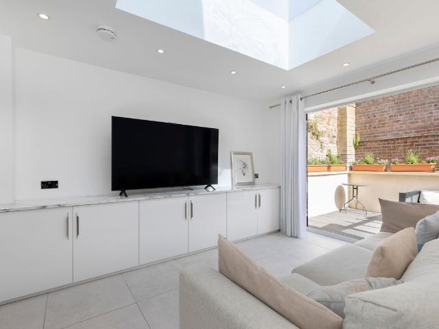 Clarence Street, Cheltenham GL50, 1 bed flat to rent, £1,300 pcm | PrimeLocation