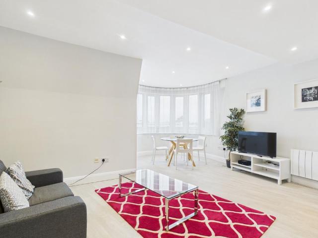 Clarence Street, Clarence Street. 1 bed apartment to rent £1,500 pcm £346 pw