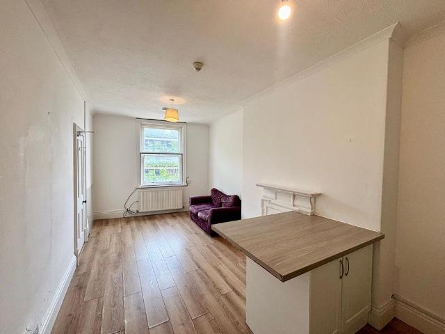 Clarence Street, Gloucester, GL1 1 bed flat to rent £695 pcm £160 pw