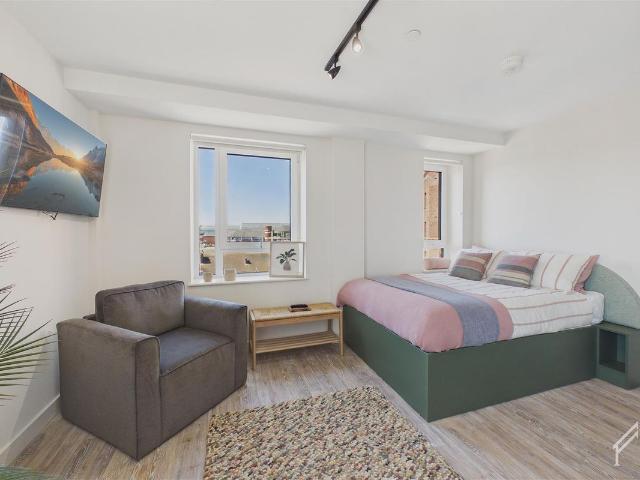 Clarence Street, London KT1, Studio to rent, £1,400 pcm | PrimeLocation