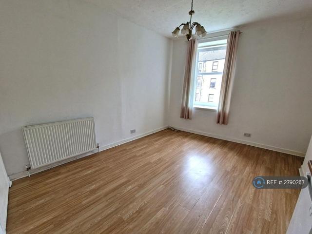 Clarence Street, Paisley, PA1 2 bed flat to rent £675 pcm £156 pw