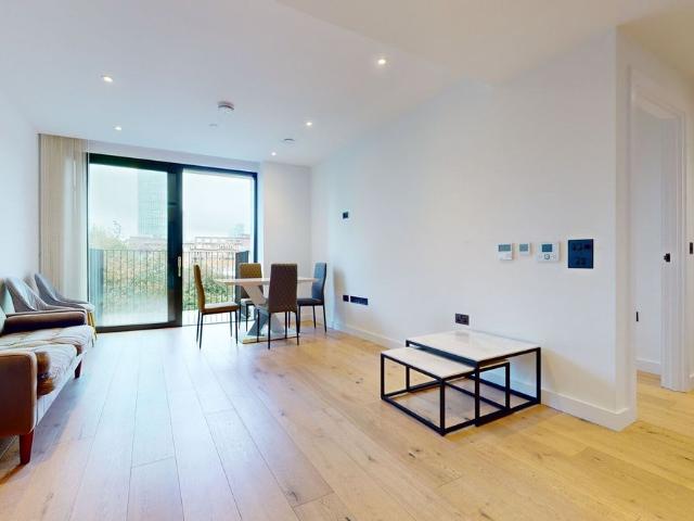 Clarendon Court, Golden Lane, Barbican, London EC1Y, 1 bed flat to rent, £3,300 pcm | PrimeLocation