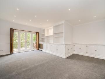 Clarendon Court, Eastbury Avenue. 2 bed apartment to rent £2,400 pcm £554 pw