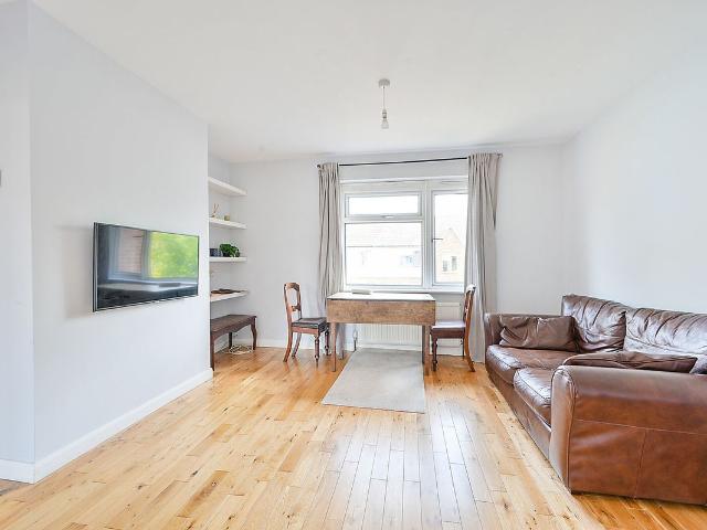 Clarendon Crescent, Twickenham TW2, 2 bed flat to rent, £1,900 pcm | PrimeLocation