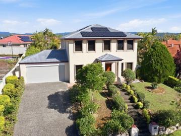CLARENDON FAMILY GRANDEUR POTENTIAL DUAL FAMILY LIVING SPACE FOR ALL SELLING NOW!