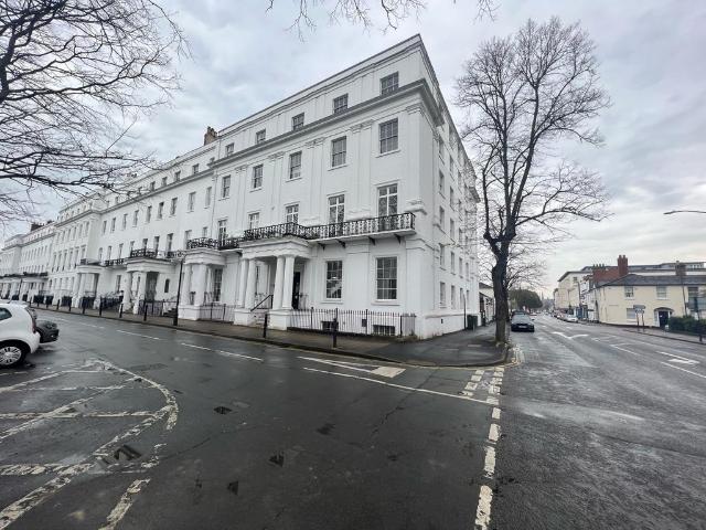 Clarendon Square, Leamington Spa, CV32 2 bed apartment to rent £2,000 pcm £462 pw