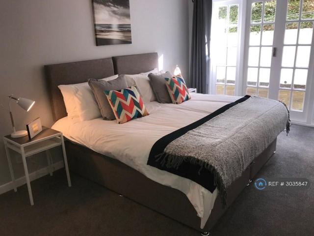 Clarendon Square, Leamington Spa, CV32 2 bed flat to rent £1,500 pcm £346 pw
