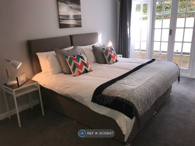 Clarendon Square, Leamington Spa CV32, 2 bed flat to rent, £1,500 pcm | PrimeLocation