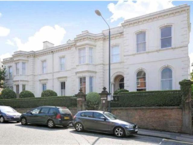 Clarendon Street, Nottingham. 2 bed flat to rent £1,350 pcm £312 pw