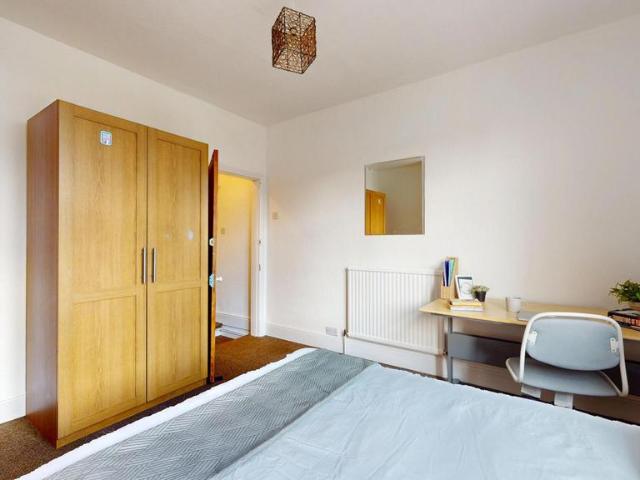 Clarendon Park Road, Leicester LE2 3 bed house to rent £1,105 pcm £255 pw