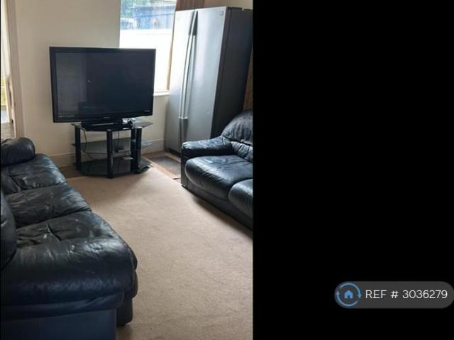 Clarendon Park Road, Leicester, LE2 3 bed terraced house to rent £1,350 pcm £312 pw