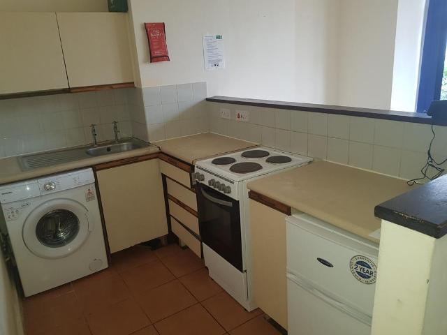 Clarendon Park Road, Leicester LE2 1 bed flat to rent £800 pcm £185 pw