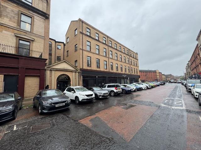 Clarendon Place, Glasgow G20, 2 bed flat to rent, £1,250 pcm | PrimeLocation