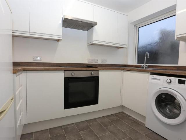 Clarendon Place, Portslade, Brighton 2 bed flat to rent £1,295 pcm £299 pw