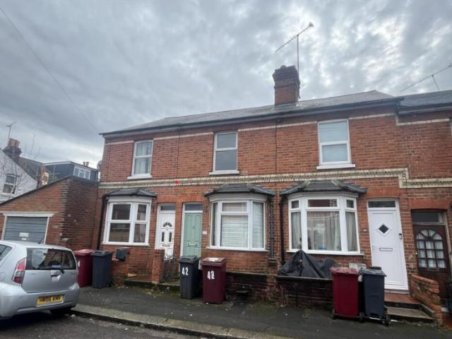 Clarendon Road, Berkshire RG6 2 bed terraced house to rent £1,500 pcm £346 pw