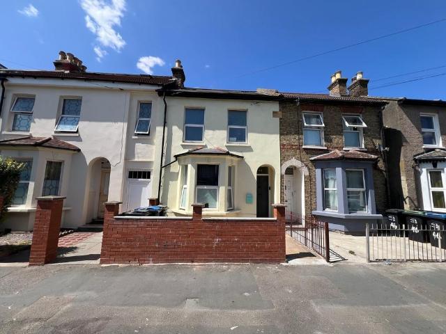 Clarendon Road, Croydon 3 bed terraced house to rent £2,400 pcm £554 pw