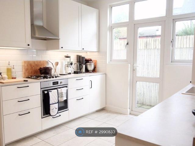 Clarendon Road, London SW19, 2 bed maisonette to rent, £2,450 pcm | PrimeLocation