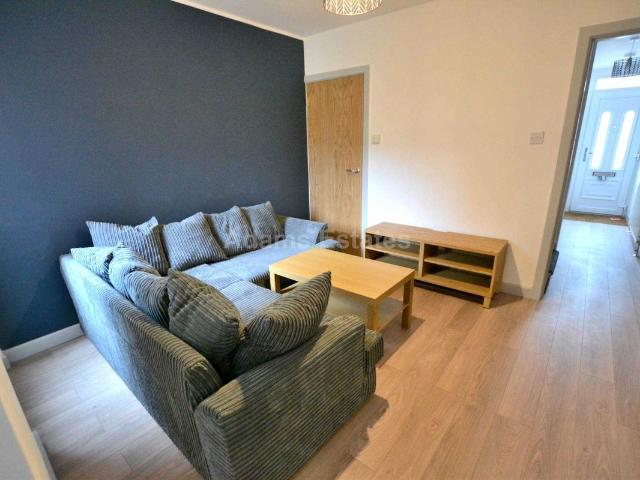 Clarendon Road, Reading RG6, 5 bed terraced house to rent, £3,375 pcm | PrimeLocation