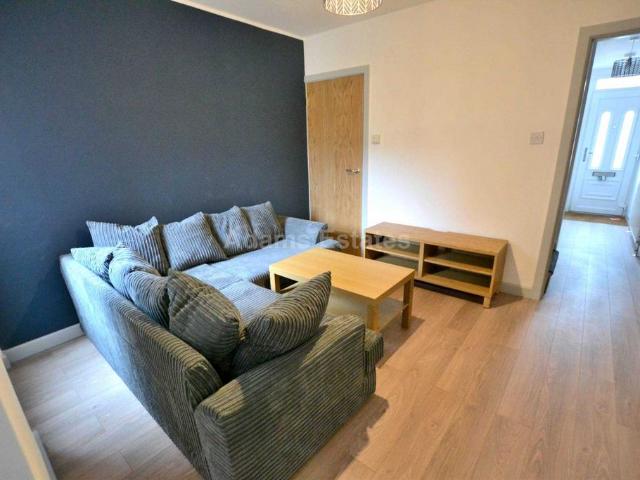 Clarendon Road, Reading 5 bed terraced house to rent £3,375 pcm £779 pw