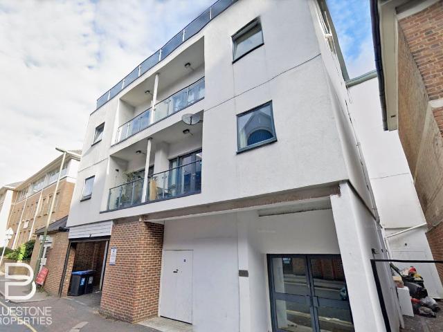 Clarendon Road, Redhill RH1, 2 bed flat to rent, £1,595 pcm | PrimeLocation