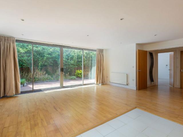Clarendon Road, Sevenoaks TN13, 1 bed flat to rent, £1,800 pcm | PrimeLocation