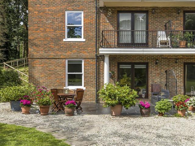 Clarendon Road, Sevenoaks TN13, 2 bed flat to rent, £2,500 pcm | PrimeLocation