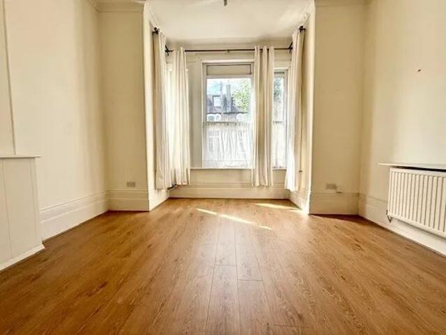 Clarendon Road, South Woodford, E18, Property for rent