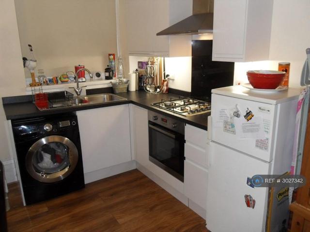 Clarendon Villas, Hove, BN3 Studio to rent £995 pcm £230 pw
