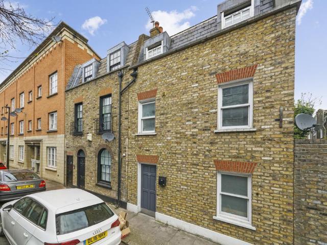 Clark Street, London, E1 4 bed terraced house to rent £4,200 pcm £969 pw